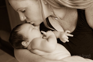 As a leading newborn photographer in Northern VA, Anne Lord captures the love you share with your newborn child.
